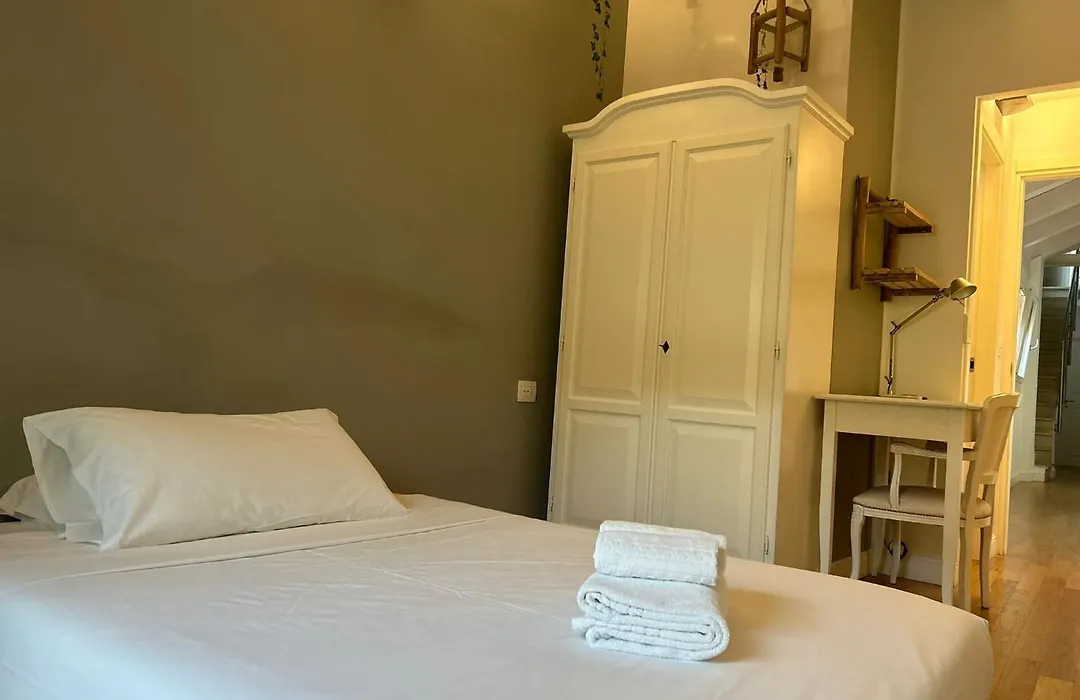 Cosmopolitan Central Rooms-1